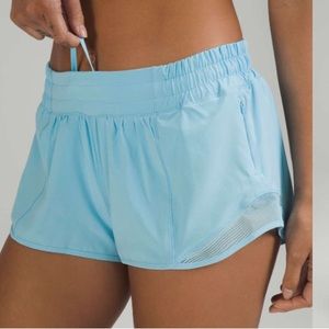 Lululemon Hotty Hot Low-Rise Lined Short 2.5"